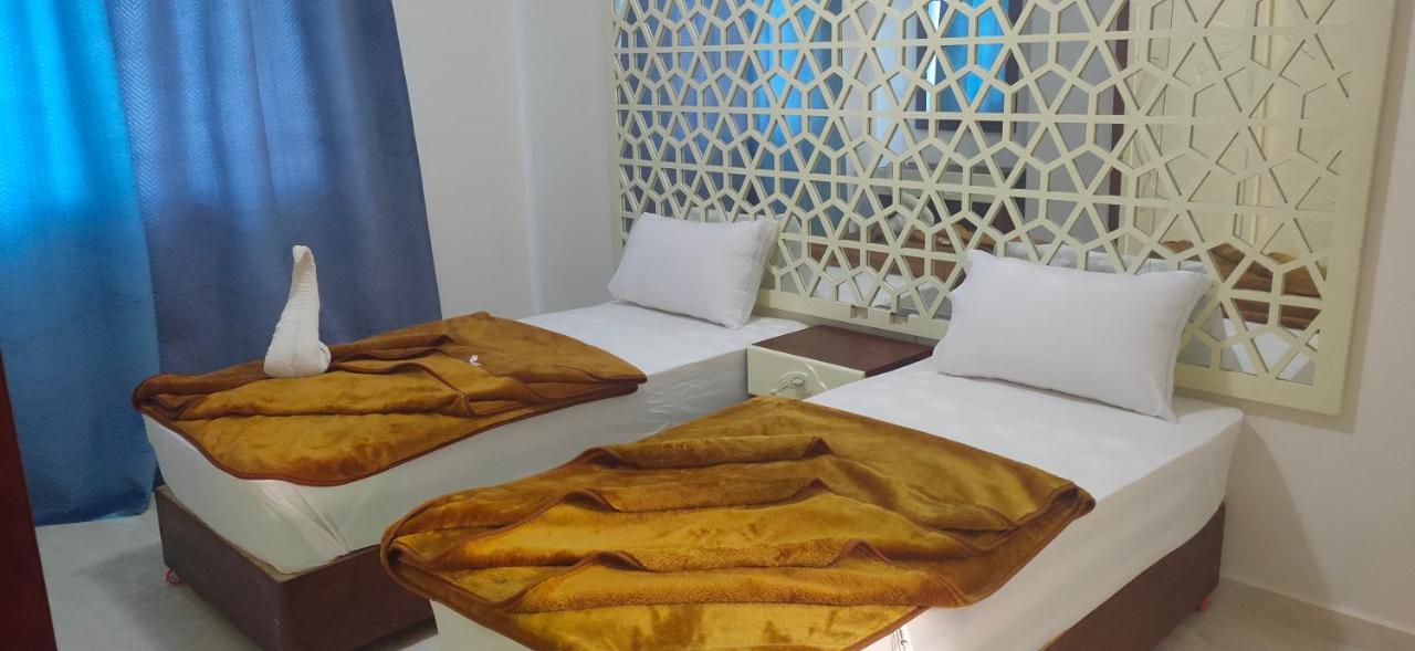 Dolphin Hotel El Qoseir Bagian luar foto