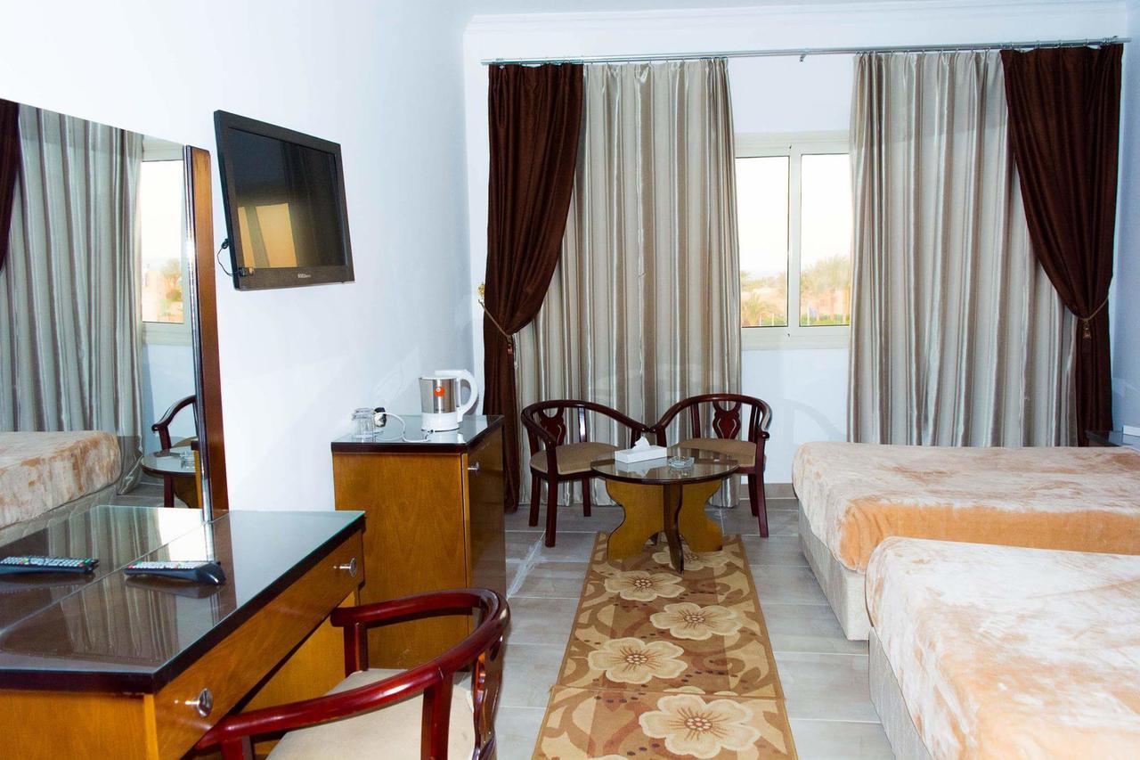 Dolphin Hotel El Qoseir Bagian luar foto